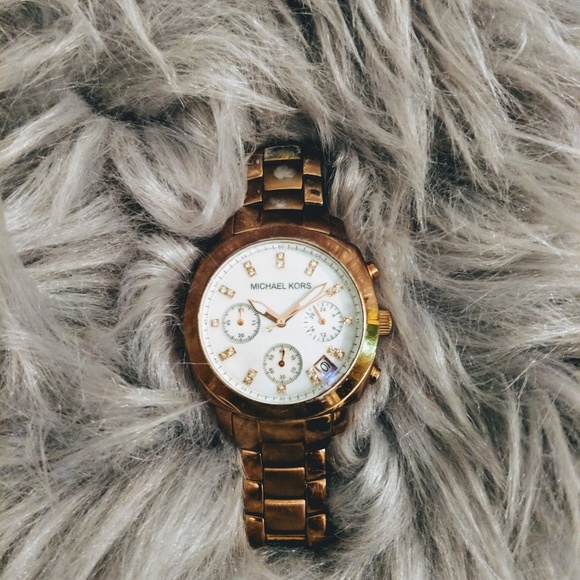 Michael Kors rose gold mother of pearl watch - Picture 7 of 8